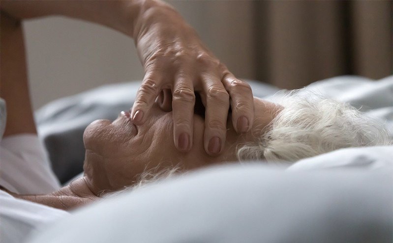 Είχε μια πέτρα στο μάτι της επί 50 χρόνια – Γιατροί την θεωρούσαν τρελή