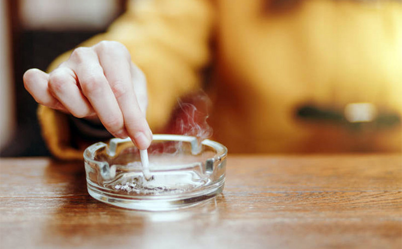 Η βρετανική κυβέρνηση θέλει να απαγορεύσει την πώληση τσιγάρων στην επόμενη γενιά