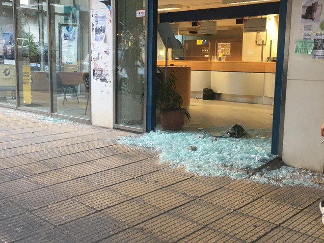 Καταδρομική επίθεση αγνώστων σε καταστήματα στο Κουκάκι