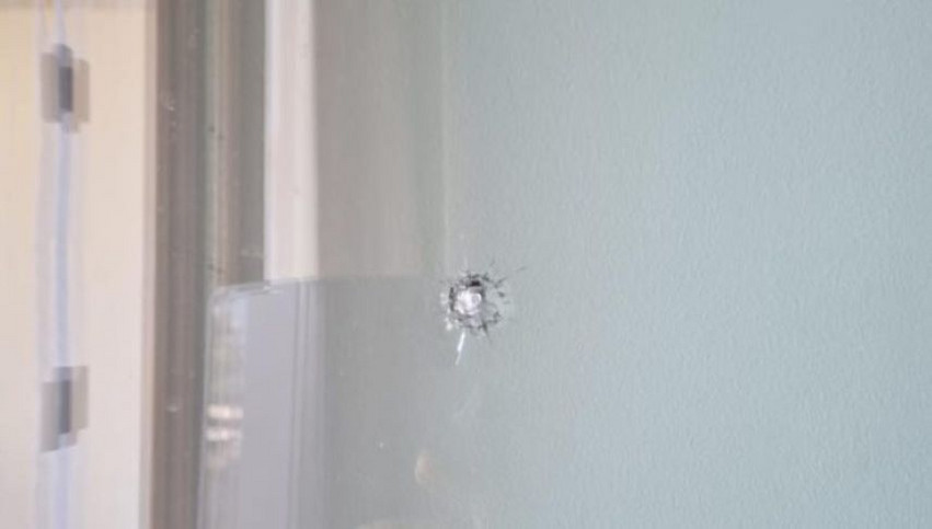 Σφαίρα κατέληξε σε παράθυρο παιδικού δωματίου στο Ρέθυμνο