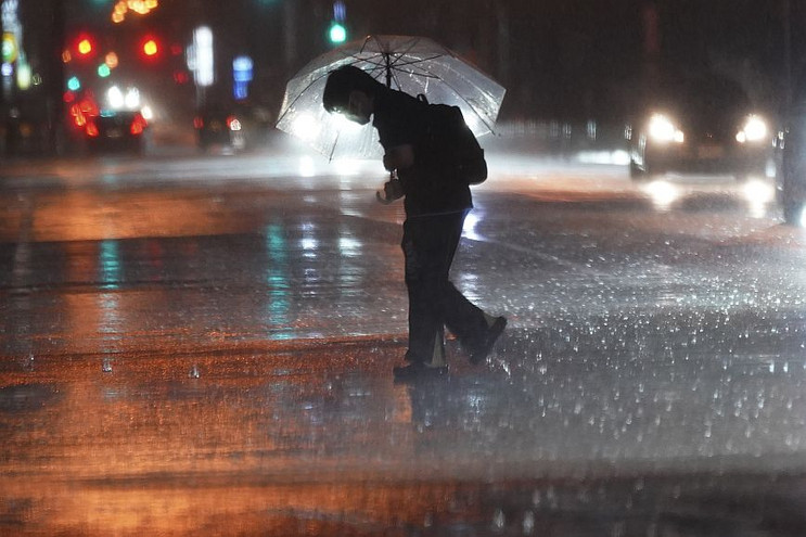 Τουλάχιστον ένας νεκρός και δύο αγνοούμενοι από τις σφοδρές βροχοπτώσεις στην Ιαπωνία