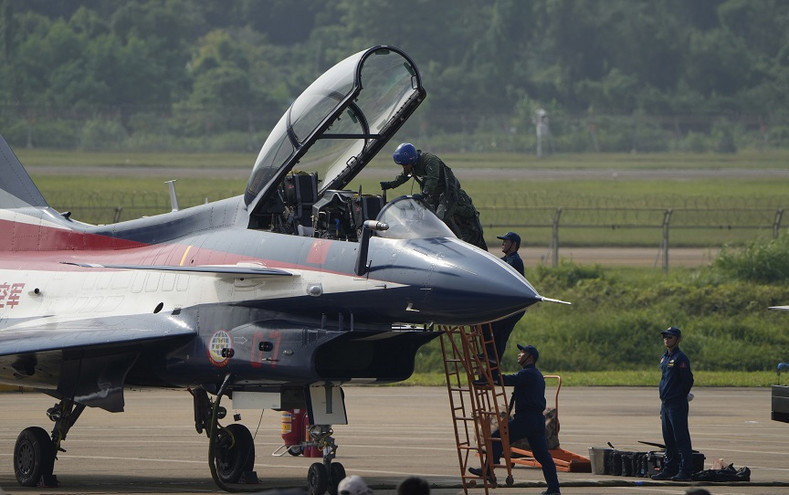 Γερμανία: Απόστρατοι της Luftwaffe εκπαιδεύουν Κινέζους πιλότους – Φόβοι πως έχουν αποκαλύψει απόρρητες πληροφορίες και του ΝΑΤΟ