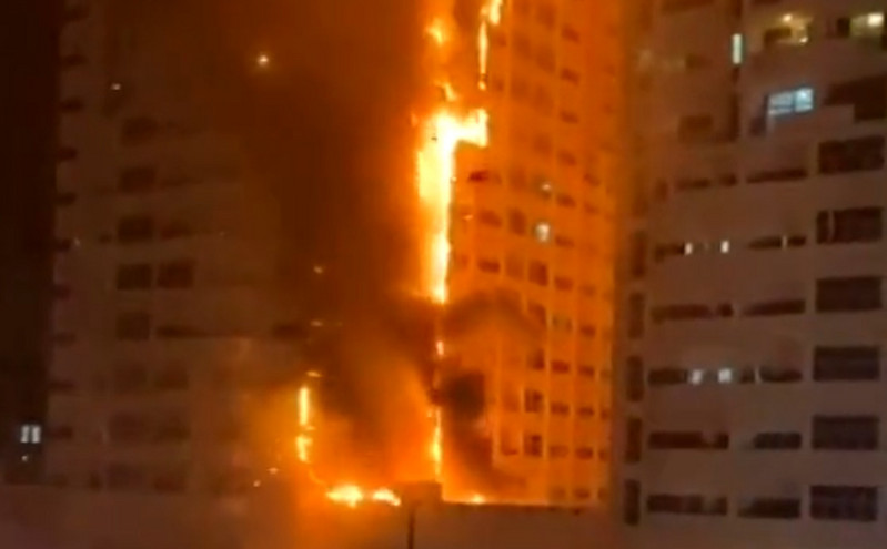 Εφιάλτης από φωτιά σε ουρανοξύστη στα Ηνωμένα Αραβικά Εμιράτα