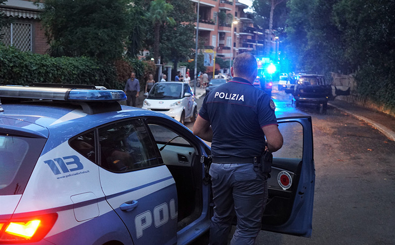 Χειροπέδες σε πέντε αστυνομικούς στην Ιταλία &#8211; Κατηγορούνται για ξυλοδαρμό και βασανιστήρια σε βάρος πολιτών