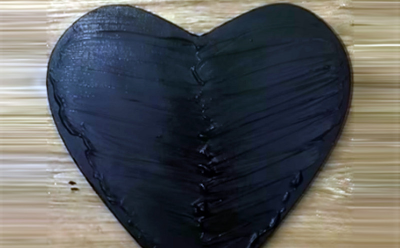 Πώς μια μαύρη καρδιά μετατρέπεται σε έργο τέχνης