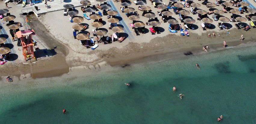 8 παραλίες κοντά στην Αθήνα για τις βουτιές σας