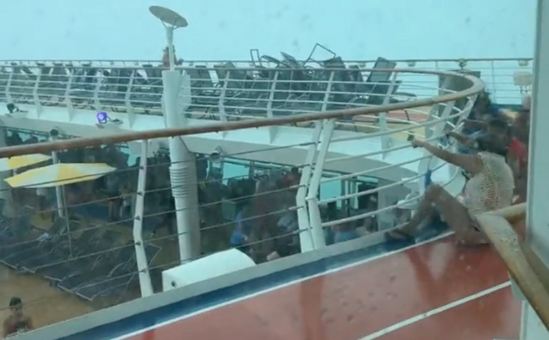 Η στιγμή που καταιγίδα «χτυπάει» κρουαζιερόπλοιο στις Μπαχάμες &#8211; «Απλά ήταν τρελό»