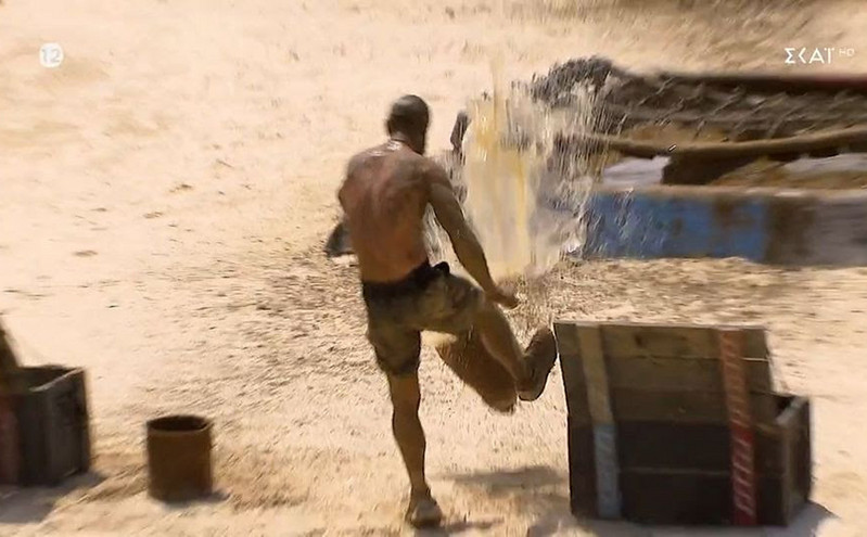 Survivor All Star: Ο Καραγκούνιας  τραυματίστηκε και οι Μπλε τον κατηγορούν πως το έκανε επίτηδες &#8211; Διακόπηκε ο αγώνας