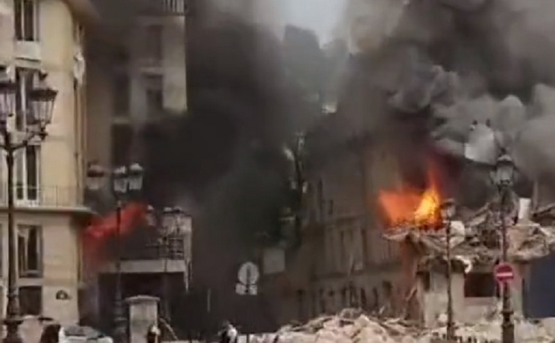 Ισχυρή έκρηξη στο Παρίσι &#8211; Ένα κτίριο κατέρρευσε και άλλα έχουν τυλιχθεί στις φλόγες