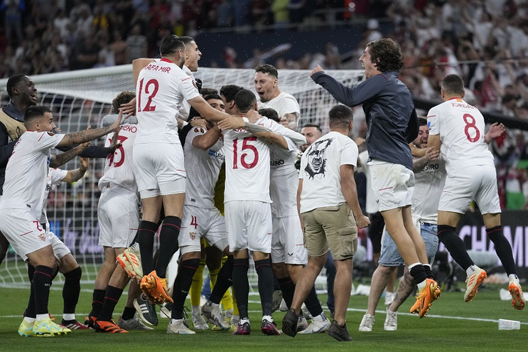 Europa League: Για 7η φορά στην κορυφή η Σεβίλλη – Ο Μοντιέλ μετά το Μουντιάλ στην Αργεντινή, έκανε πάλι το «θαύμα»