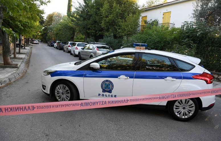 Λογόφεραν για ένα&#8230; δέντρο και πυροβόλησε τον αδερφό του τέσσερις φορές στην κοιλιά