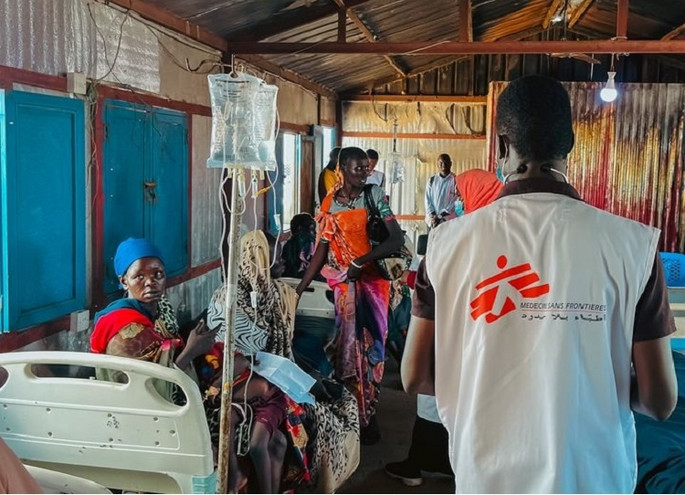 Πάνω από 100 νεκροί στο Σουδάν λόγω επιδημιών χολέρας και δάγκειου πυρετού εν μέσω πολέμου