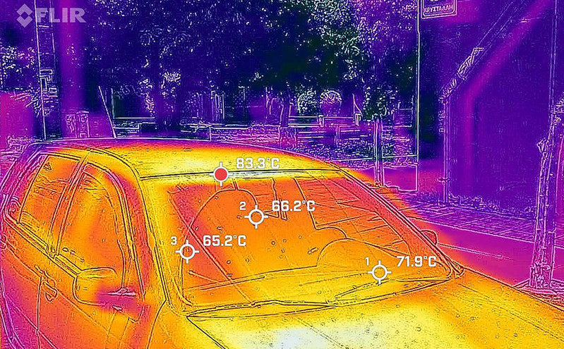 Καύσωνας Κλέων: Τους&#8230; 84 βαθμούς φθάνει η θερμοκρασία στις οροφές αυτοκινήτων &#8211; Δείτε φωτογραφίες από θερμική κάμερα