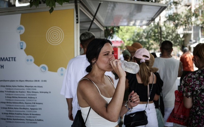 Καύσωνας με διάρκεια – ρεκόρ, πότε θα φέρει τα 45άρια: Τα συμπτώματα θερμικής εξάντλησης και θερμοπληξίας