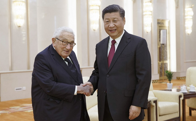 Ο Κίσινγκερ «επανέρχεται» στην ενεργό δράση &#8211; Συναντήθηκε με τον Σι Τζινπίνγκ ως «παλιός φίλος της Κίνας»