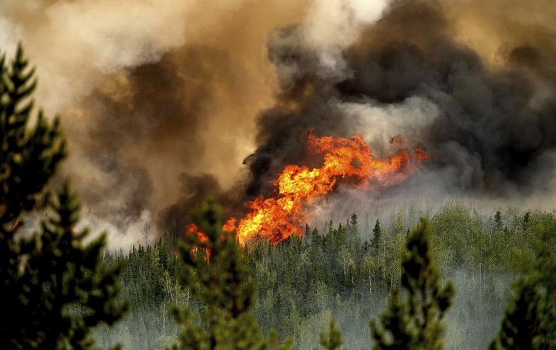 Καναδάς: Συνετρίβη ελικόπτερο στη διάρκεια κατάσβεσης φωτιάς στην Αλμπέρτα