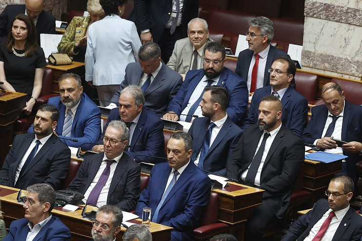 Υπερψηφίστηκε η άρση ασυλίας των 11 βουλευτών των Σπαρτιατών