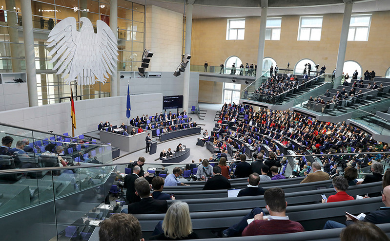 Der Spiegel: Φιλορώσος ακτιβιστής εργάζεται στην Bundestag για την Afd