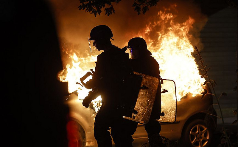 Ταραχές στη Γαλλία με ζημιές αξίας τουλάχιστον 730 εκατ. ευρώ