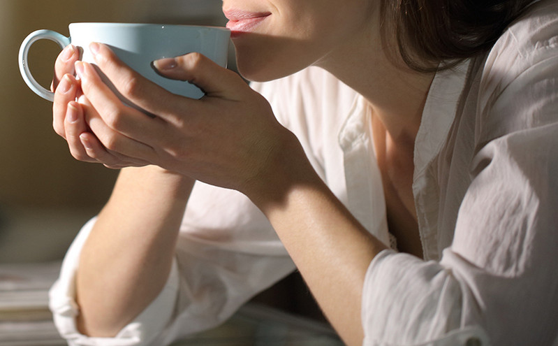 Τι συμβαίνει στο σώμα σου όταν πίνεις καφέ με άδειο στομάχι;