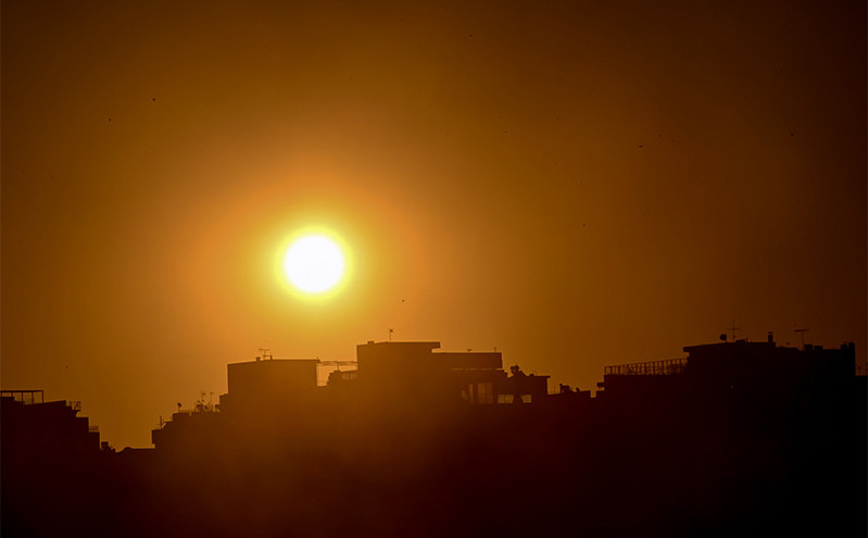 Καύσωνας Κλέων: Νέα προειδοποίηση από την ΕΜΥ &#8211; Οι θερμοκρασίες «φωτιά» ανά ημέρα, πότε θα δροσίσει λίγο