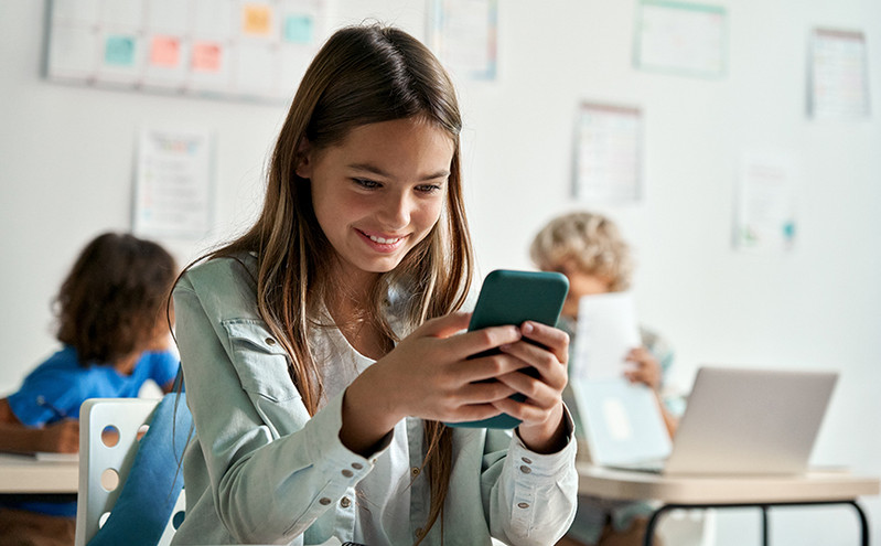 Η Ολλανδία θα απαγορεύσει κινητά τηλέφωνα, τάμπλετ και έξυπνα ρολόγια στις σχολικές αίθουσες