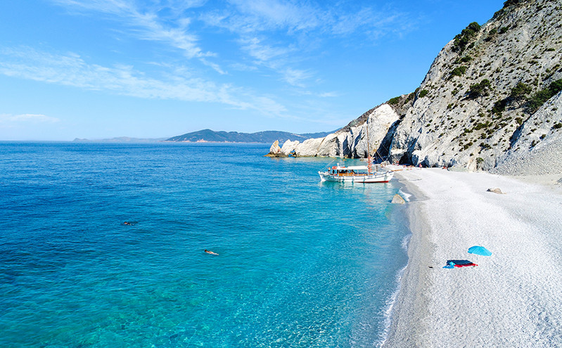 Ανοικτά τα ξενοδοχεία μέχρι τέλος Οκτωβρίου στην Ελλάδα &#8211; Tα ελληνικά νησιά που προτείνουν για το 2024 οι βρετανικοί Times