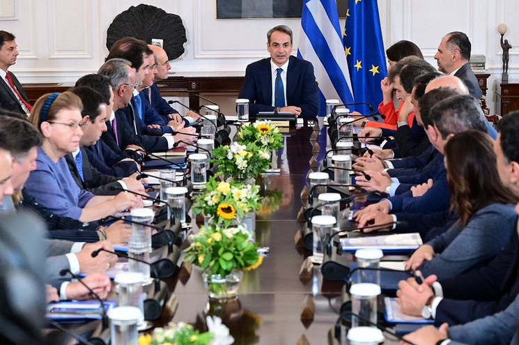Οι υπουργοί που δε θα κάνουν διακοπές, η επένδυση που αλλάζει τις ισορροπίες και πόσα supercars πουλήθηκαν τον Ιούνιο