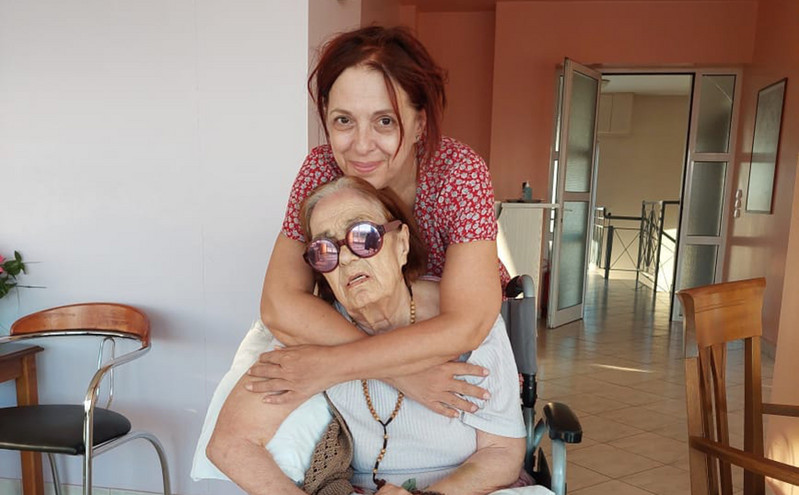 Ελένη Ράντου για τη μητέρα της: «Ευγνώμων σε όλους τους γιατρούς που την έφεραν πίσω»