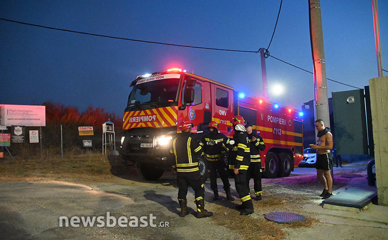 Στη Σαρωνίδα οι 31 Ρουμάνοι πυροσβέστες – Είχαν αποθεωθεί από τον κόσμο στις φωτιές της Βόρειας Εύβοιας