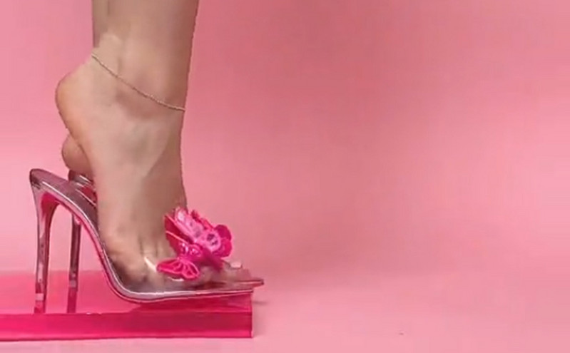 Barbie Foot Challenge: Φρενίτιδα στο TikTok με τα πόδια της Barbie &#8211; Οι ειδικοί κρούουν τον κώδωνα του κινδύνου