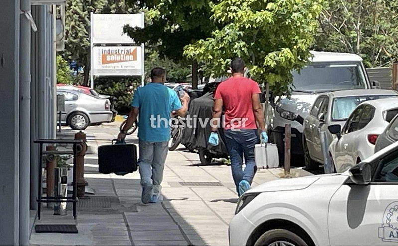 Άγρια δολοφονία στη Θεσσαλονίκη: 29χρονος σκότωσε 64χρονο μέσα στο διαμέρισμά του &#8211; Έγραψε στον τοίχο «παιδεραστή 1»