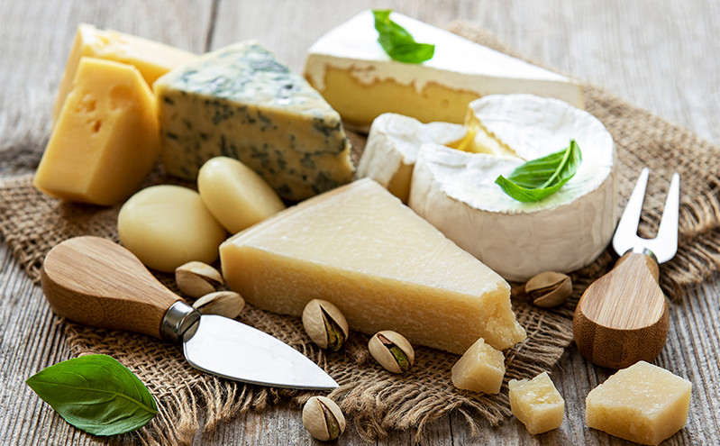Απώλεια βάρους: 4 τρόποι να χάσετε βάρος χωρίς να απαρνηθείτε το τυρί
