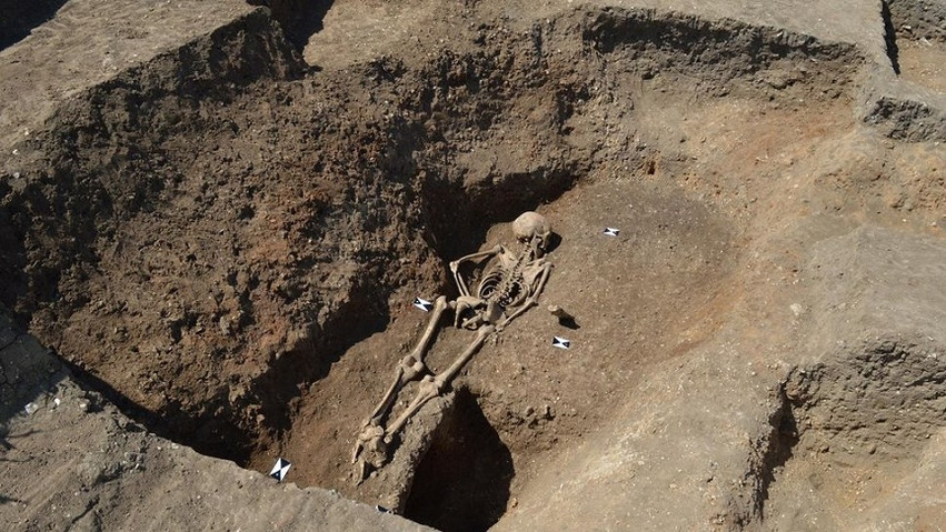 Μεσαιωνική κοινότητα έθαψε 15χρονη μπρούμυτα με δεμένους αστραγάλους «για να μην μπορεί να επιστρέψει από τον τάφο»