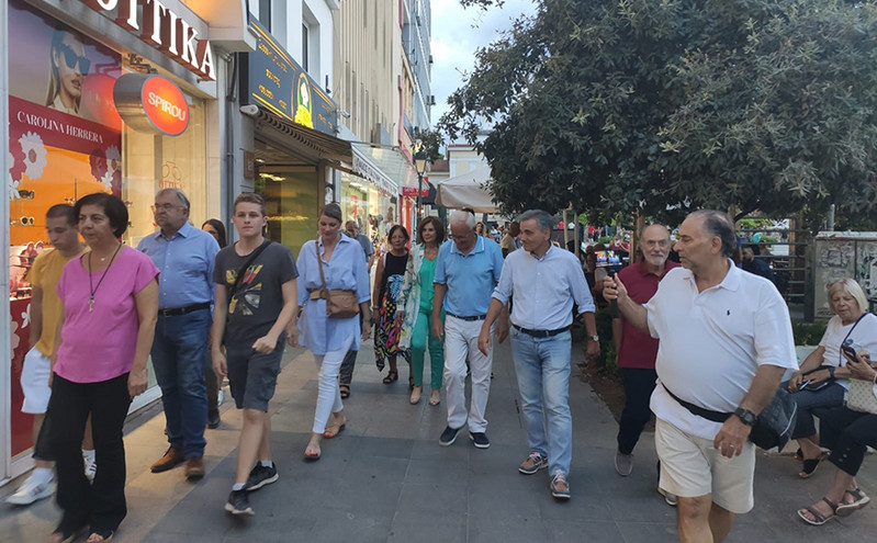 Ο Ευκλείδης Τσακαλώτος συναντήθηκε με φίλους και μέλη του ΣΥΡΙΖΑ στη Χαλκίδα