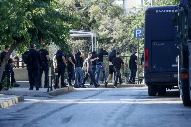 Προφυλακιστέοι κρίθηκαν και οι 40 κατηγορούμενοι που απολογήθηκαν σήμερα &#8211; 39 Κροάτες και ένας Έλληνας