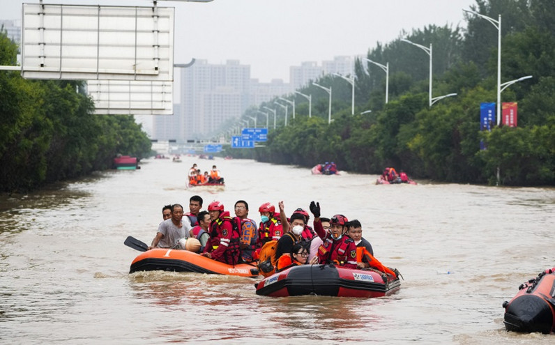 Τεράστια καταστροφή στο Πεκίνο μετά τις πλημμύρες: Η χειρότερη βροχόπτωση εδώ και 140 χρόνια