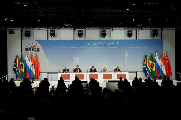 Ηχηρή διεύρυνση των BRICS – Προσκλήσεις ένταξης σε Σαουδική Αραβία, Ηνωμένα Αραβικά Εμιράτα, Αίγυπτο και Αργεντινή