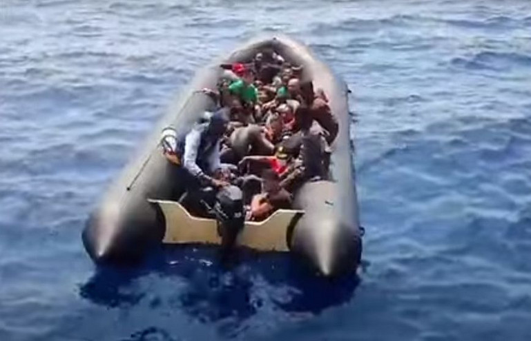 Λέσβος: Δείτε βίντεο από την επιχείρηση διάσωσης 26 μεταναστών από το λιμενικό
