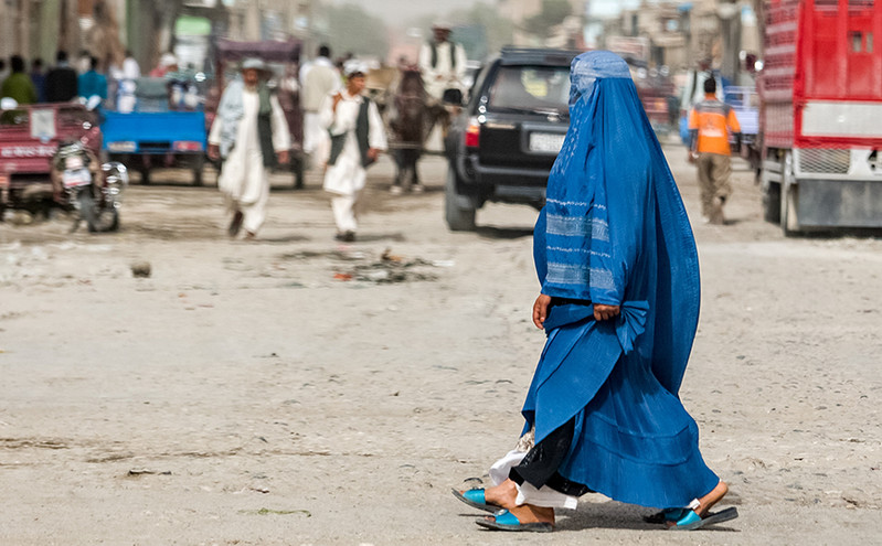 Οι Ταλιμπάν εμπόδισαν Αφγανές να ταξιδέψουν στα ΗΑΕ όπου θα λάμβαναν υποτροφίες για πανεπιστημιακές σπουδές