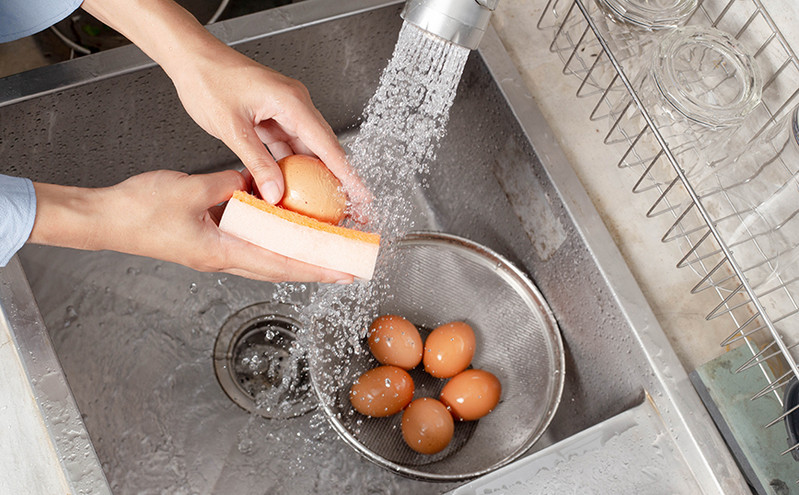 Πρέπει να πλένετε τα αυγά πριν τα μαγειρέψετε;