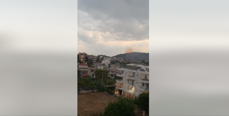 Μέσα σε μία ώρα έπεσαν 270 κεραυνοί σε Βάρη – Βούλα &#8211; Βουλιαγμένη και προκάλεσαν έξι εστίες φωτιάς