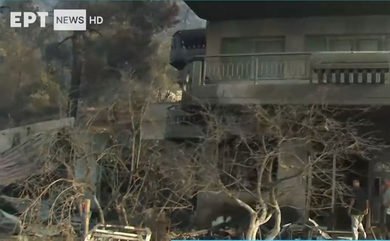 Αποκαρδιωτές οι εικόνες από τη φωτιά στη Φυλή &#8211; Σπίτια έγιναν στάχτη &#8211; Τεράστιες οι υλικές ζημιές