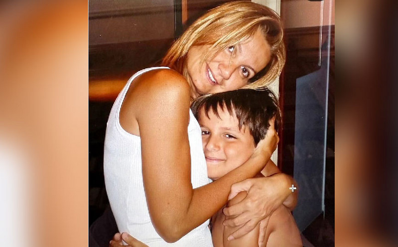 Η τρυφερή αγκαλιά της Μαρέβας Μητσοτάκη στον γιο της για τα 25α γενέθλιά του: «Για πάντα το αγοράκι μου»