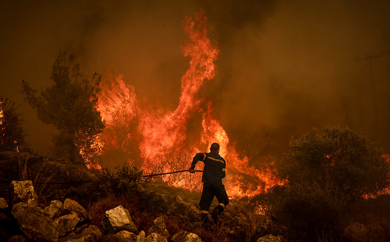 Σύλληψη εποχικού πυροσβέστη για πέντε εμπρησμούς στην Κεφαλονιά