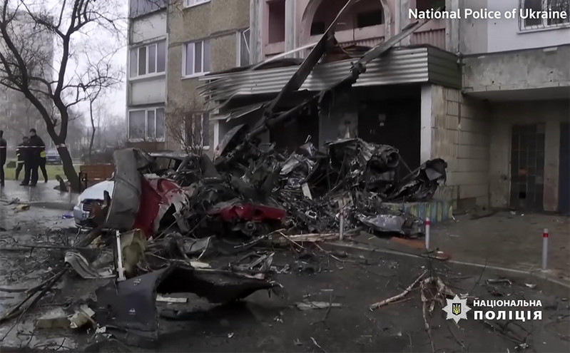 Στο φως οι αιτίες για τη συντριβή του ελικοπτέρου στην Ουκρανία όπου σκοτώθηκε ο υπουργός Εσωτερικών και 13 ακόμη άνθρωποι