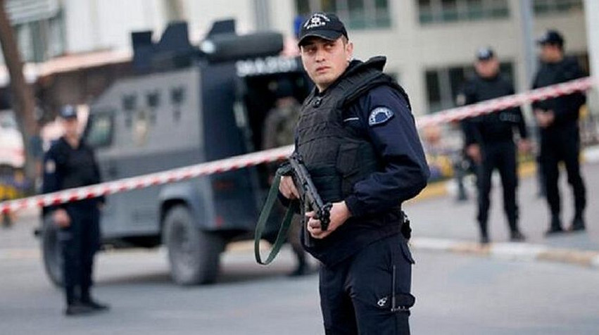 Τουρκία: Πέντε προσαγωγές και πέντε συλλήψεις από επιχείρηση της ΜΙΤ στην Σμύρνη