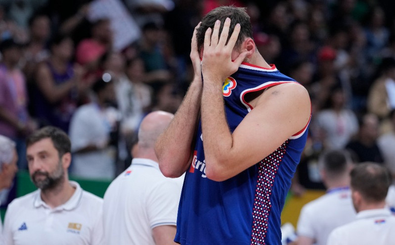 Μουντομπάσκετ: Έβαλε τα κλάματα ο Μιλουτίνοφ για την ήττα της Σερβίας