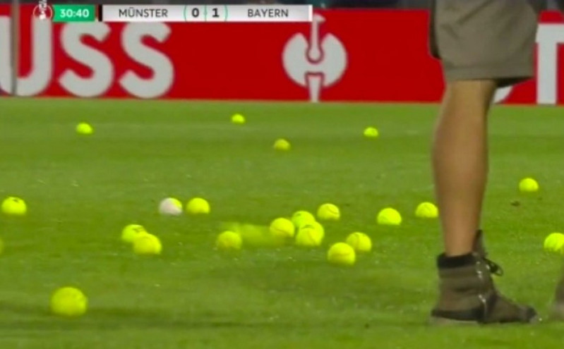 Μπάγερν Μονάχου: 185 μπαλάκια του τένις έριξαν οι οπαδοί της στο γήπεδο για να διαμαρτυρηθούν