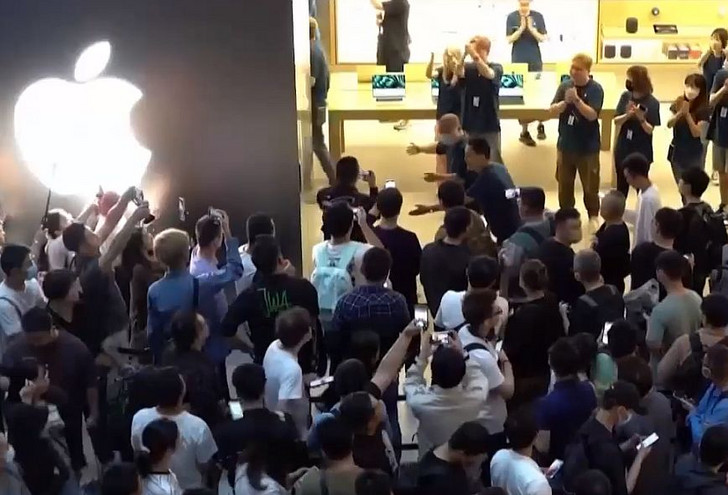 Σκηνές χάους στο Ντουμπάι για το νέο iPhone15